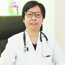馮秀華 主任